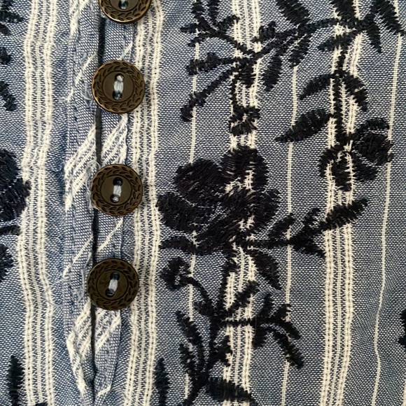 Xhilaration Light Blue + White Striped Embroidered Babydoll Tunic Top Button XS - Picture 2 of 5